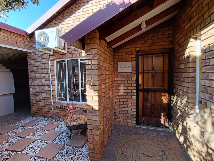 3 Bedroom Property for Sale in Safari Gardens North West